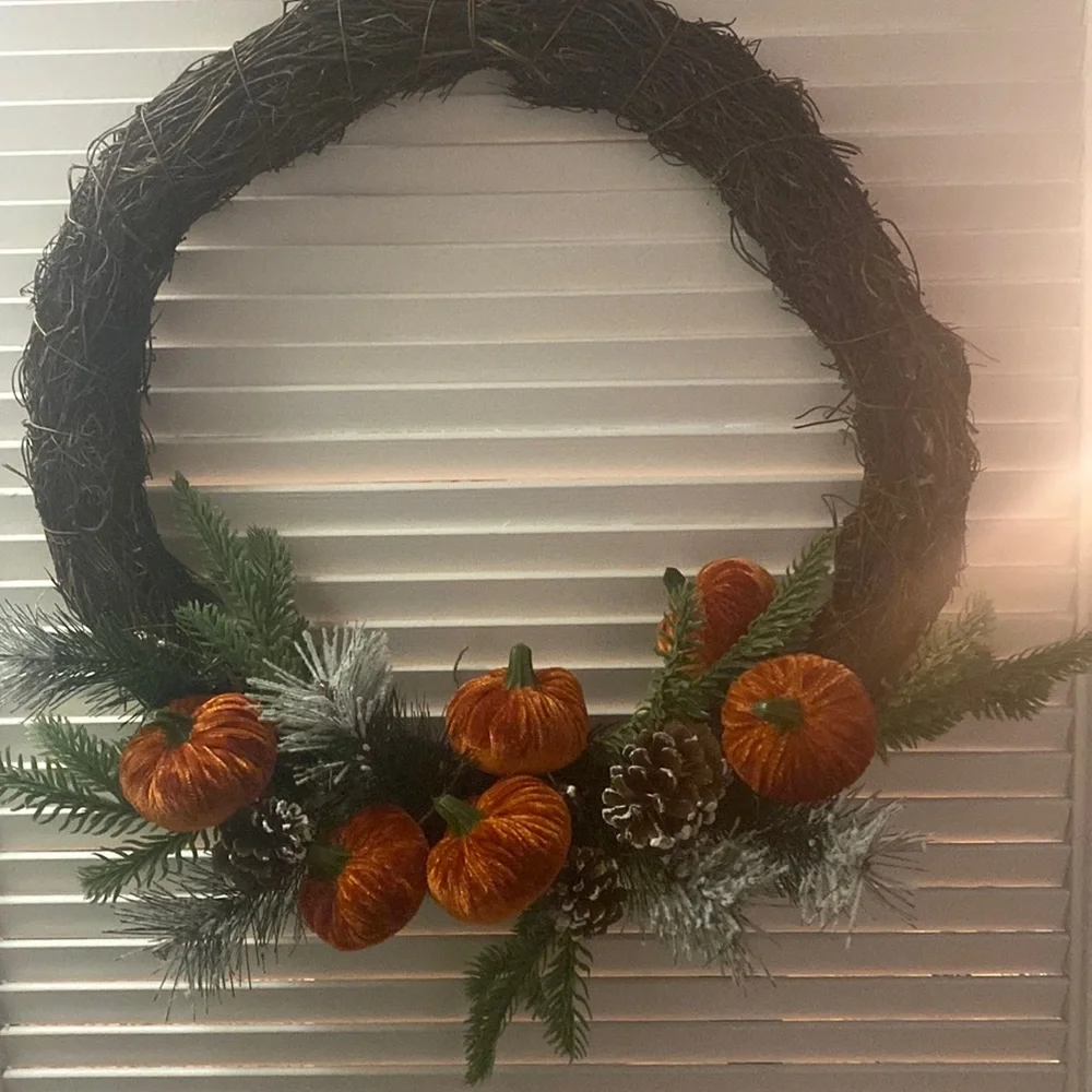 Garland pumpkins and pines